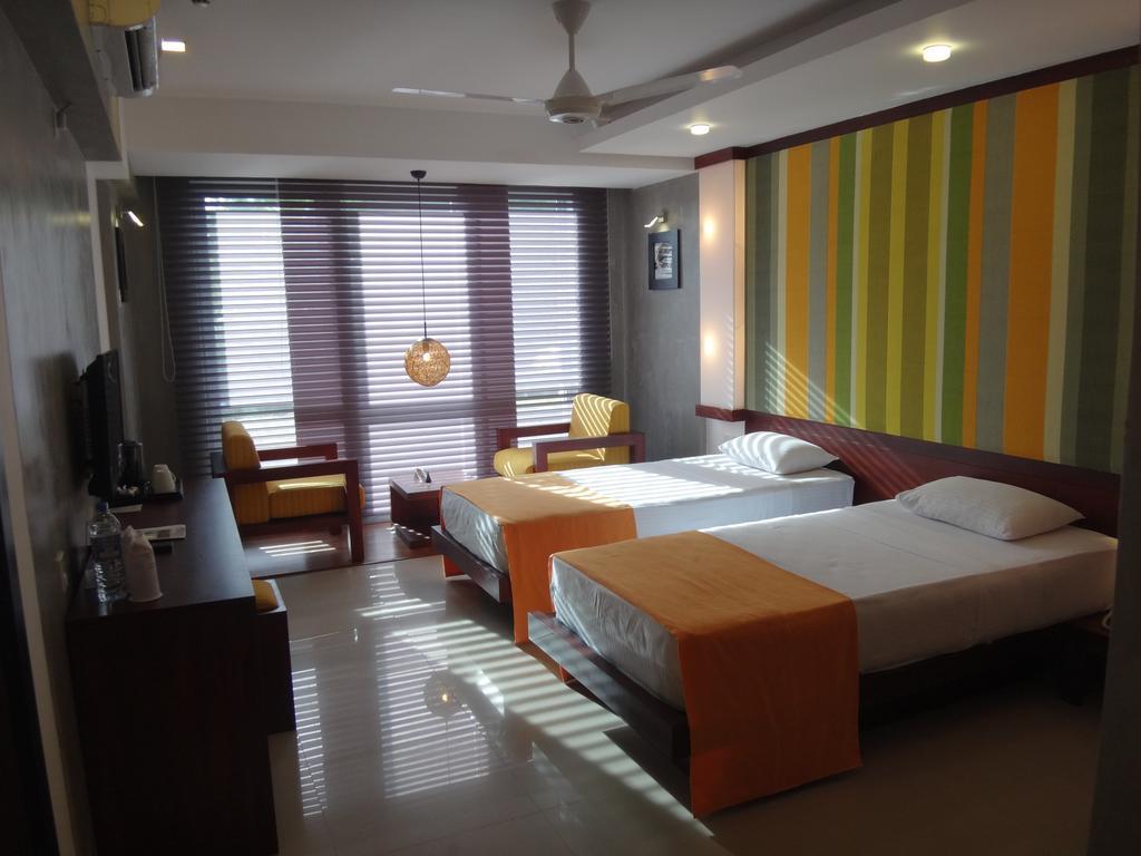 Hotel Topaz Канди Экстерьер фото