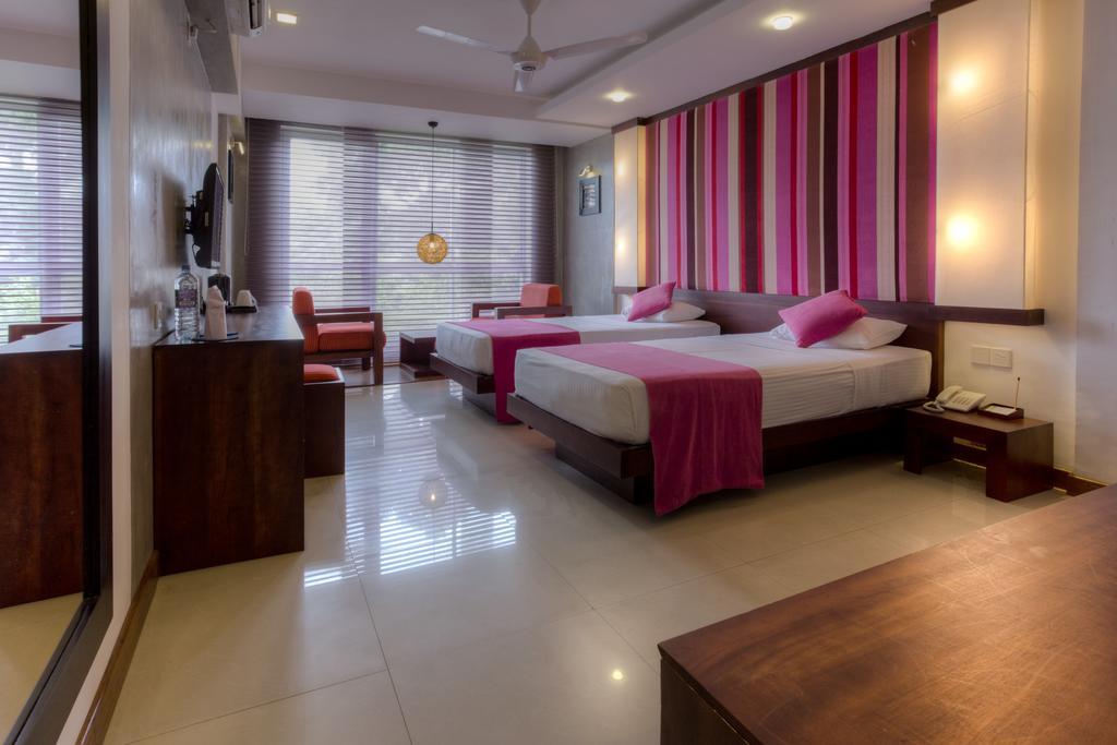 Hotel Topaz Канди Экстерьер фото