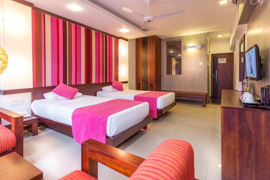 Hotel Topaz Канди Экстерьер фото