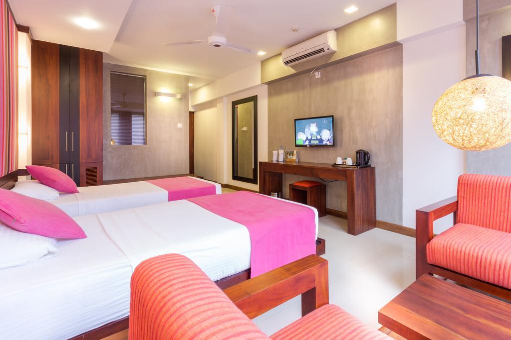 Hotel Topaz Канди Экстерьер фото