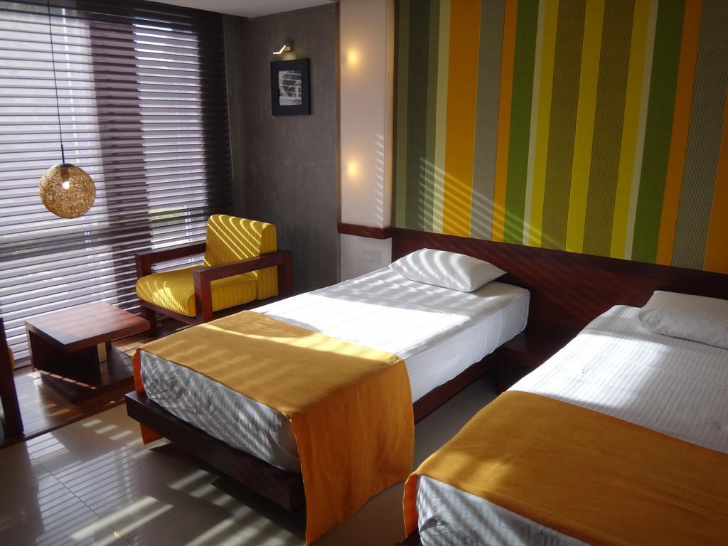 Hotel Topaz Канди Экстерьер фото