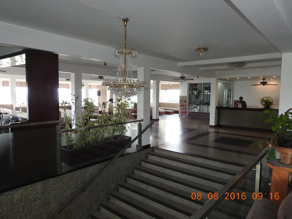 Hotel Topaz Канди Экстерьер фото