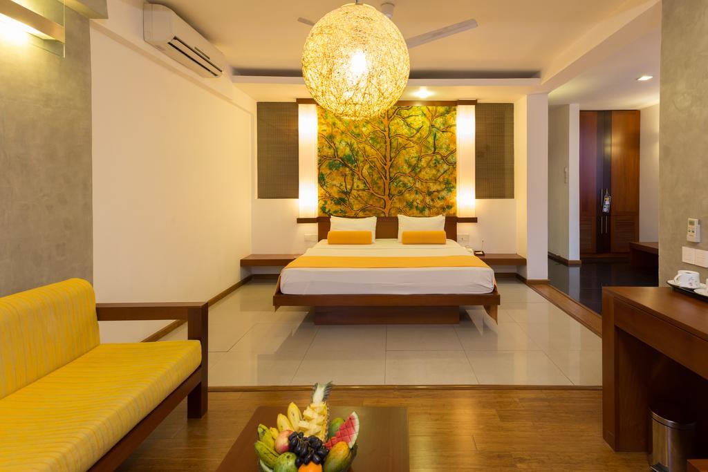 Hotel Topaz Канди Экстерьер фото