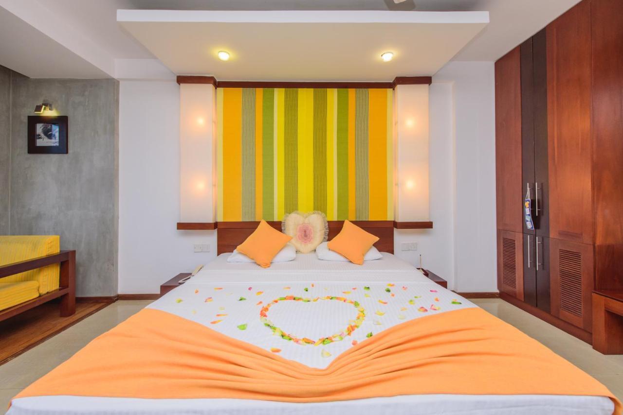 Hotel Topaz Канди Экстерьер фото