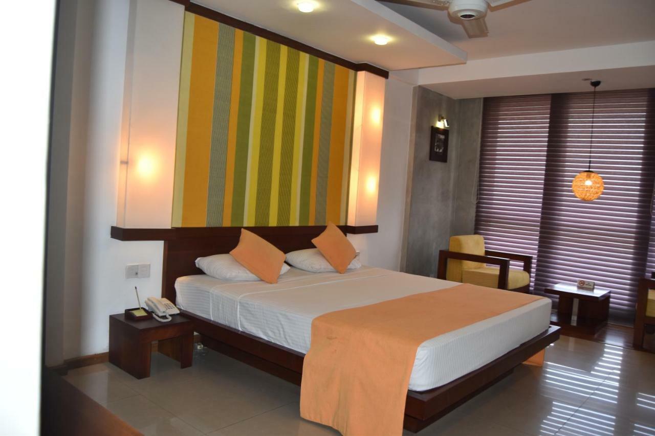 Hotel Topaz Канди Экстерьер фото